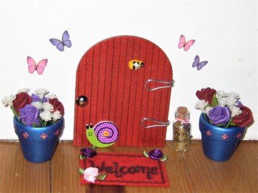 small-fairy-door-display